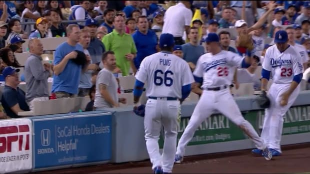 dodgers-utley-gonzalez-catch.png